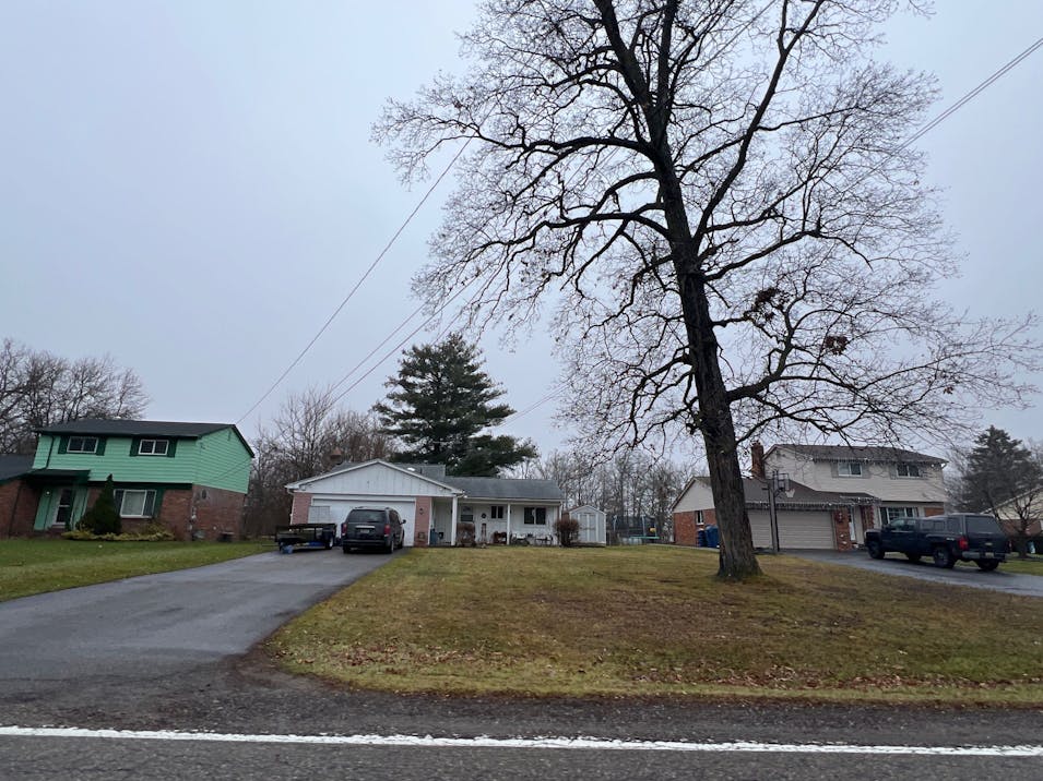 7015 Hatchery Rd Waterford, MI 48327-1134, Oakland County