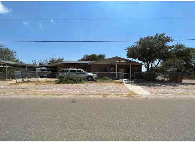 916 Falcon Ave Zapata, TX, 78076, USA