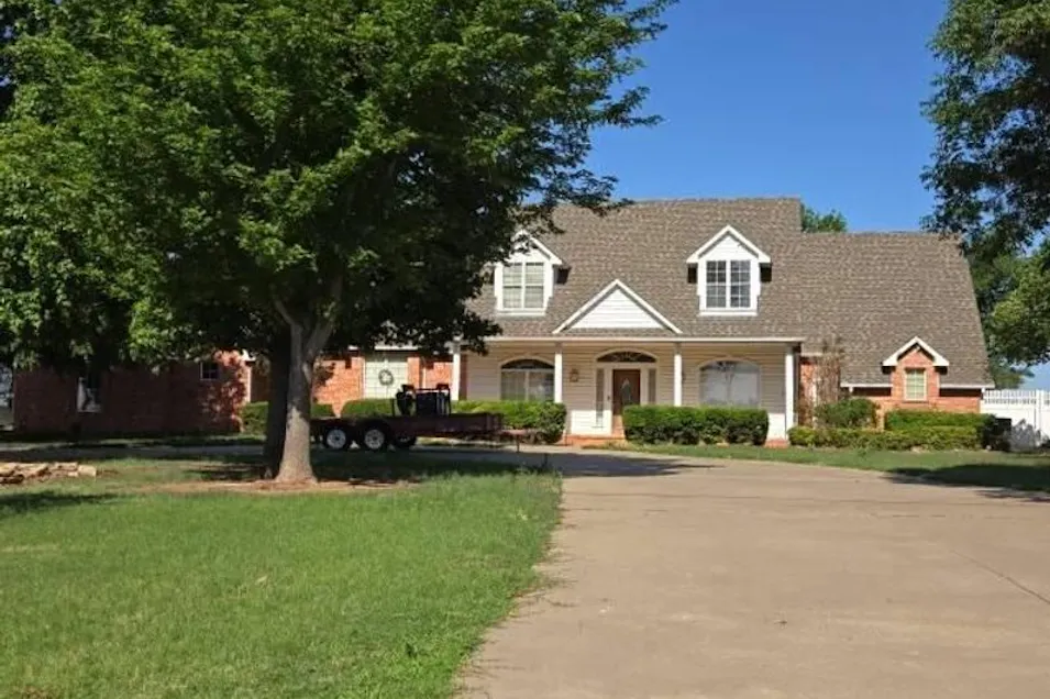 10307 N Airport Rd Clinton, OK 73601, Custer County