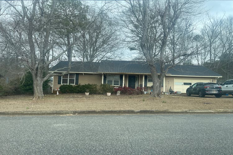 1106 Louise Dr SE Jacksonville, AL 36265, Calhoun County