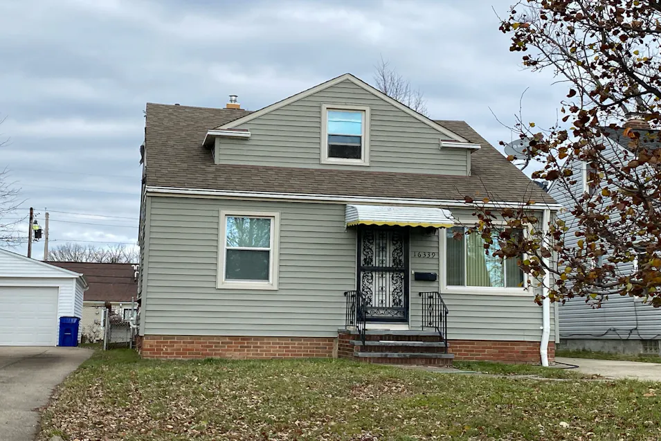 16339 South Lotus Drive Cleveland, OH 44128, Cuyahoga County