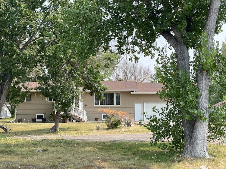 156 Scotsman Dr Glasgow, MT 59230, Valley County