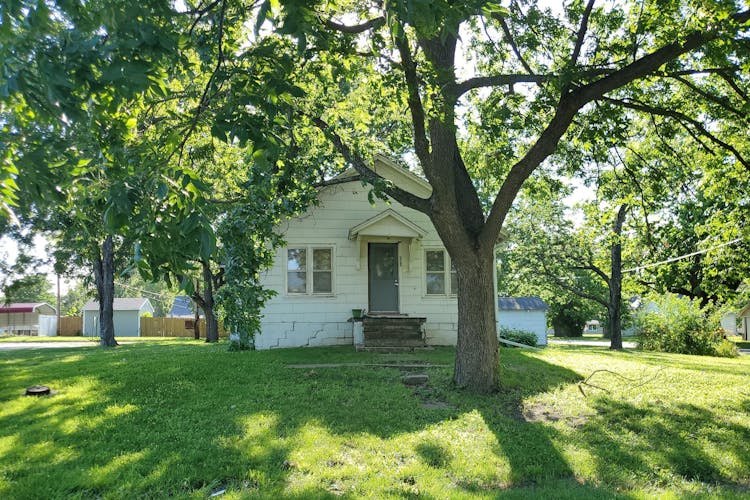 202 Locust St Wellsville, KS 66092, Franklin County