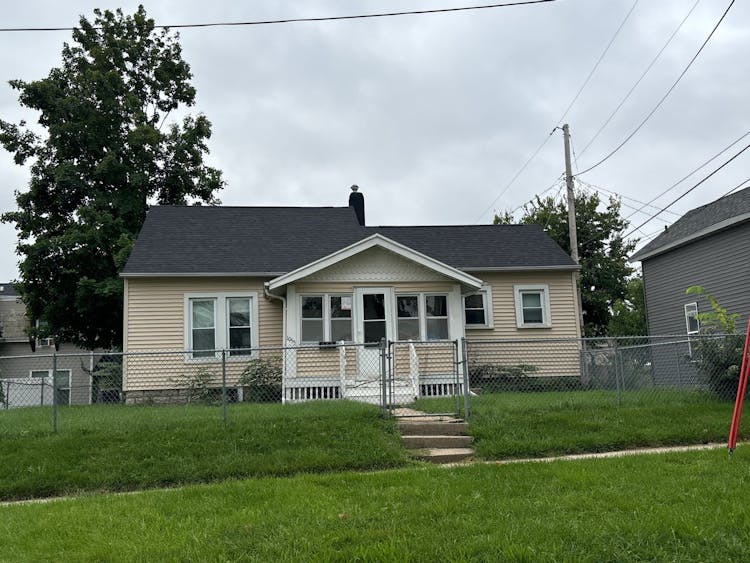 1055 4th Ave Marion, IA 52302, Linn County