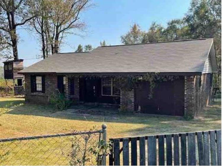 15 Dairy Rd Phenix City, AL 36869, Russell County