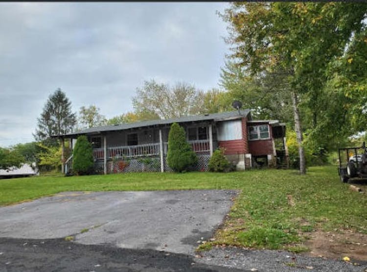 9 Woodworth Dr Central Square, NY 13036, Oswego County