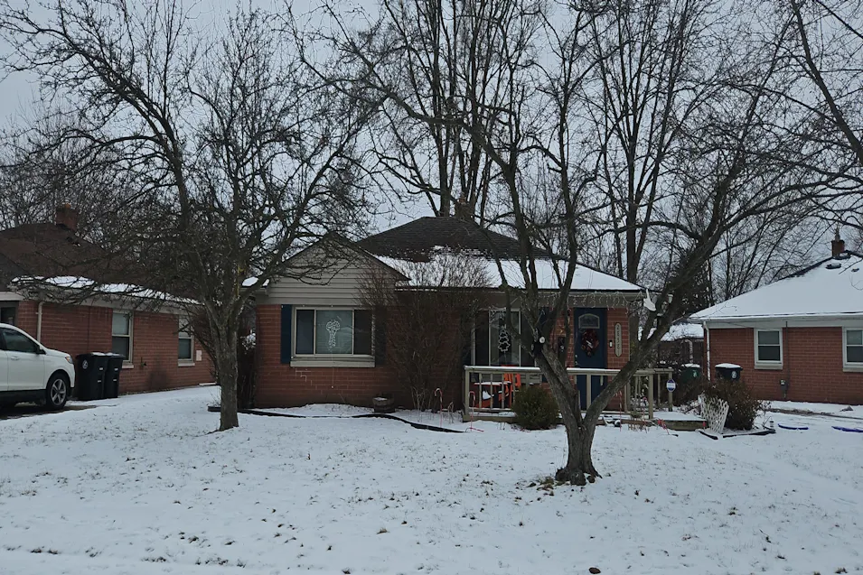 28581 N Clements Cir Livonia, MI 48150, Wayne County