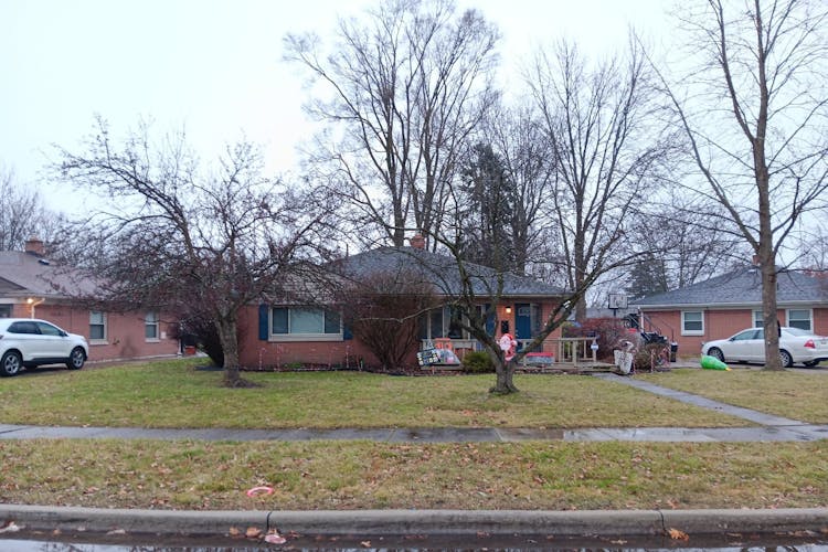 28581 N Clements Cir Livonia, MI 48150, Wayne County