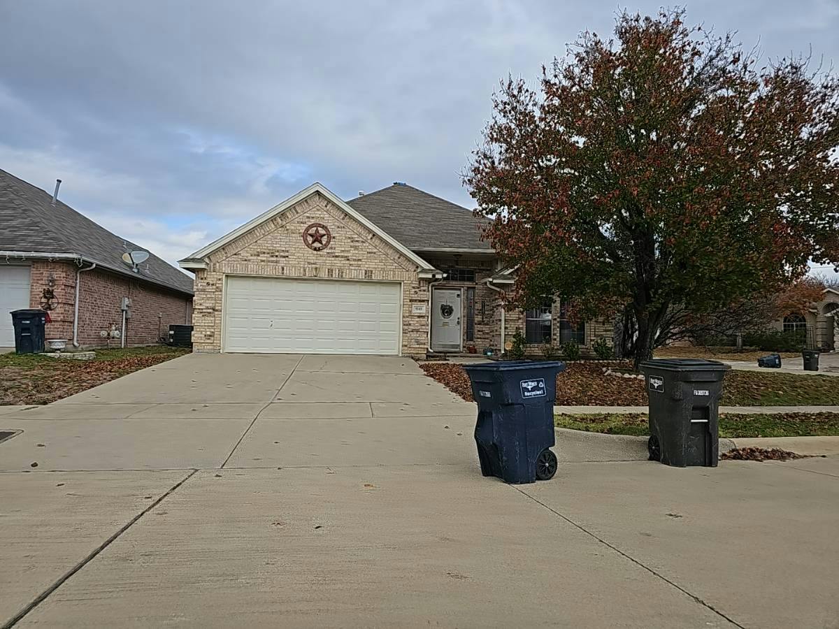 Rushing River Dr, Fort Worth, TX 76118