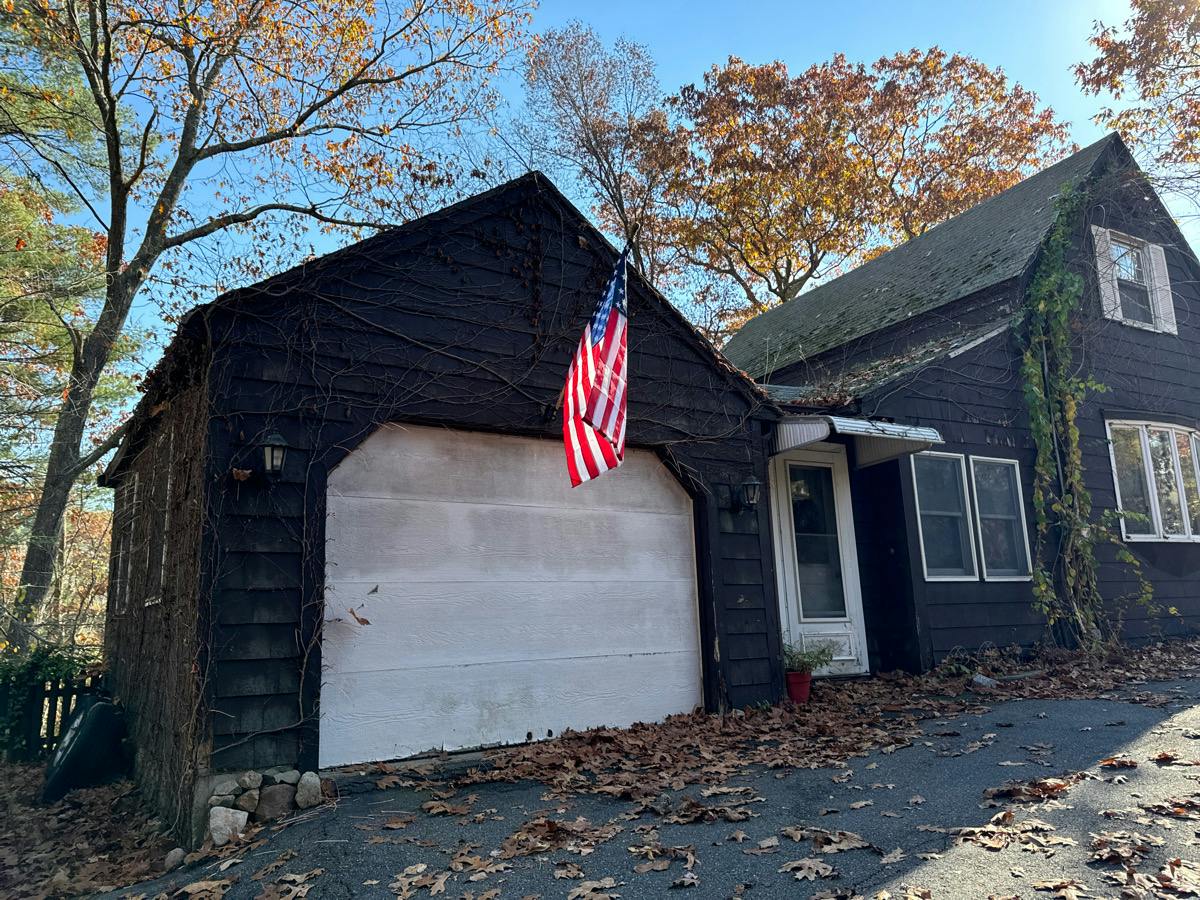 Oak St, Middleton, MA 01949