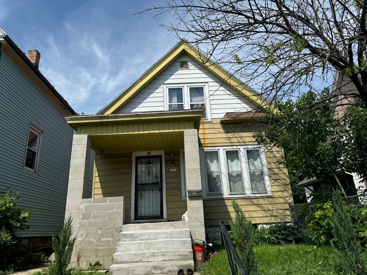 3033 N Holton St Milwaukee, WI 53212, Milwaukee County