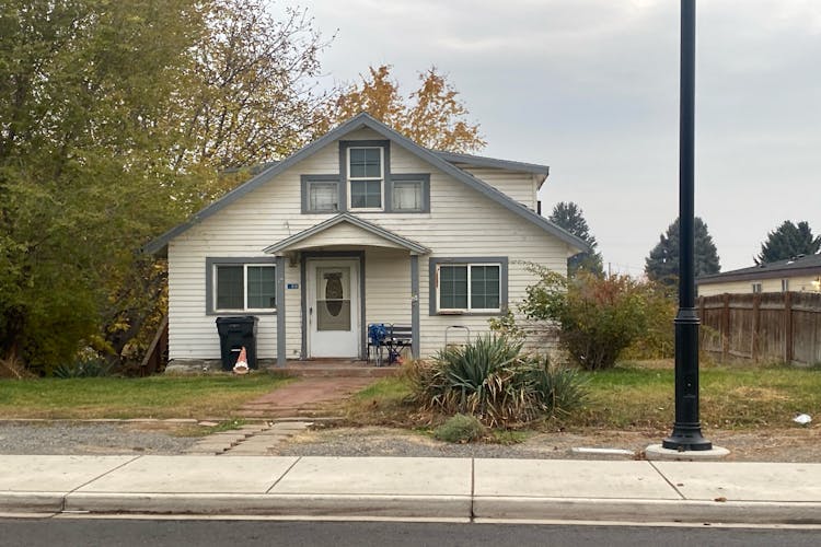 818 Carlsonia Rd Zillah, WA 98953, Yakima County