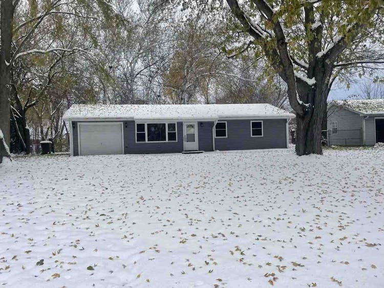 443 Nantucket Rd Valparaiso, IN 46385, Porter County