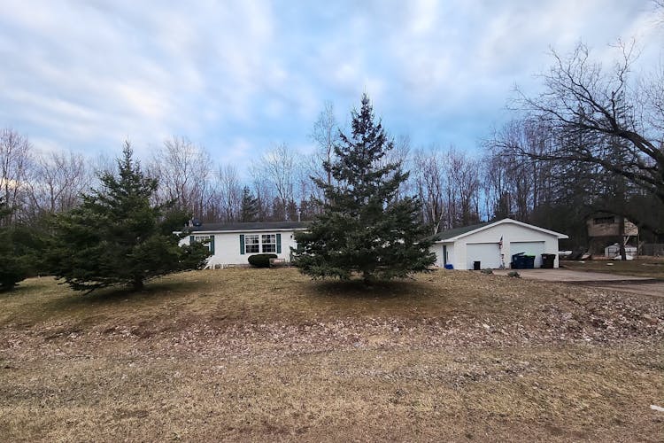 19933 Lakefield Rd Merrill, MI 48637, Saginaw County