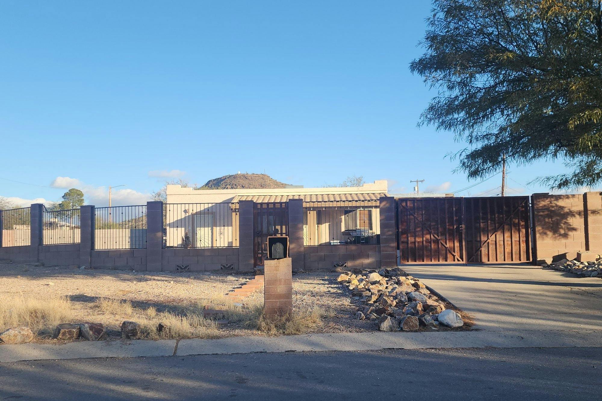 Calle Del Arroyito , Tucson, AZ 85713