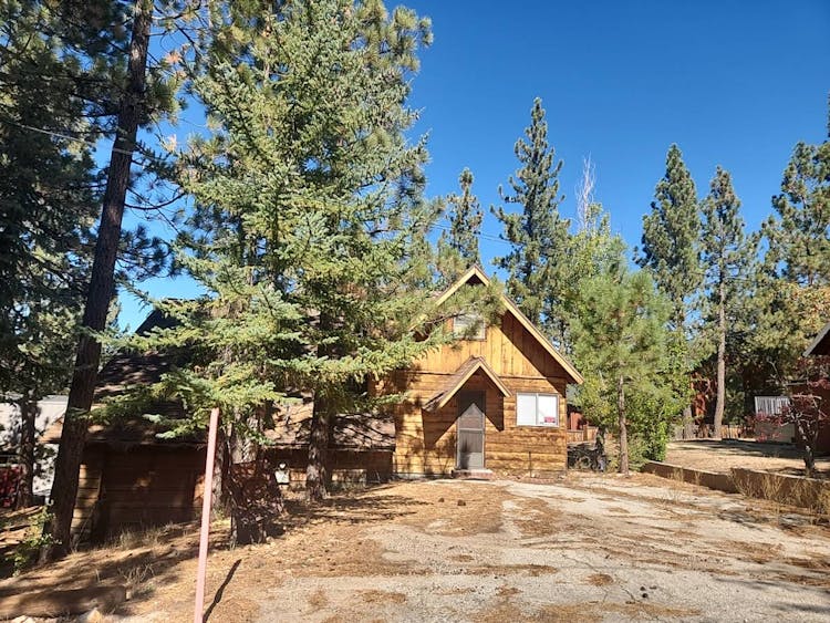 39820 Snowball Lane Big Bear Lake, CA 92315, San Bernardino County
