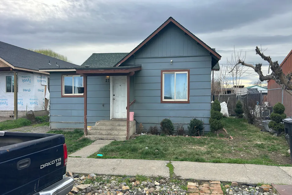 27 N G St Toppenish, WA 98948, Yakima County
