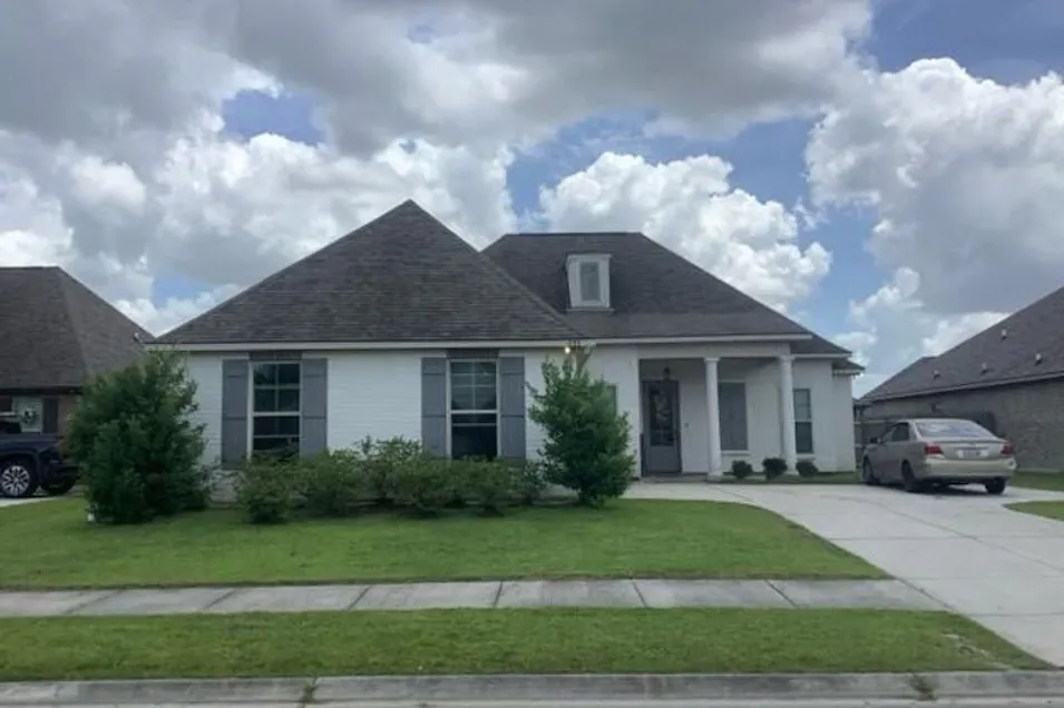 837 Lakehaven Dr Gonzales, LA 70737, Ascension County