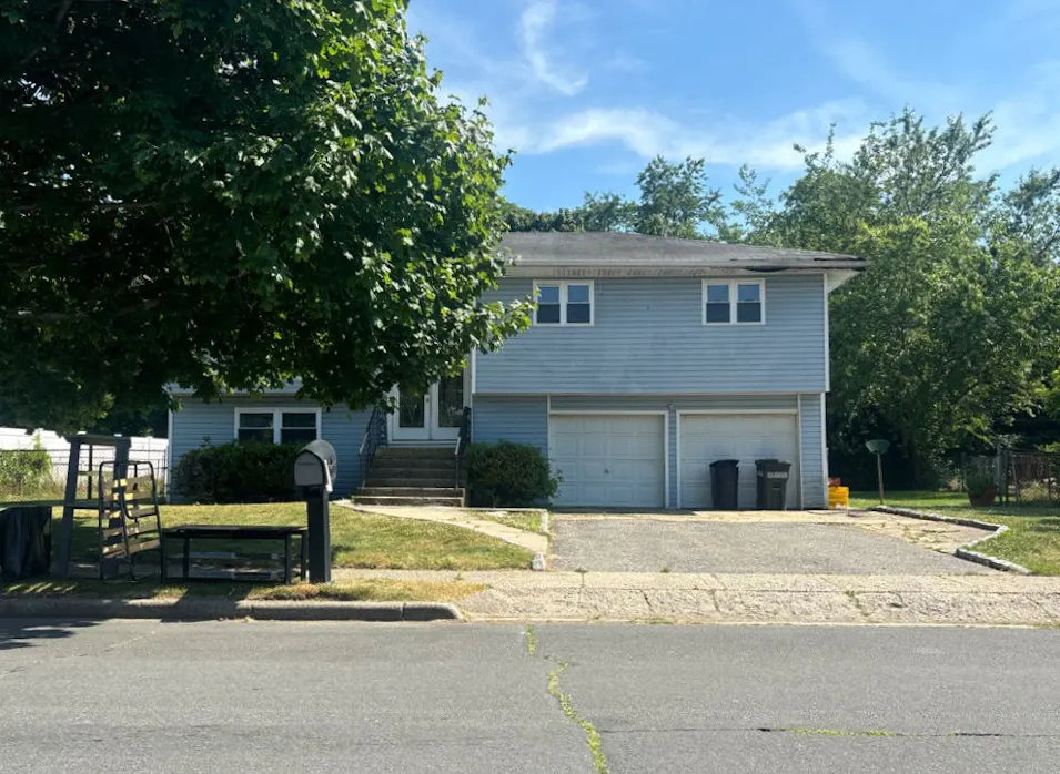 8 Russell Court Copiague, NY 11726, Suffolk County