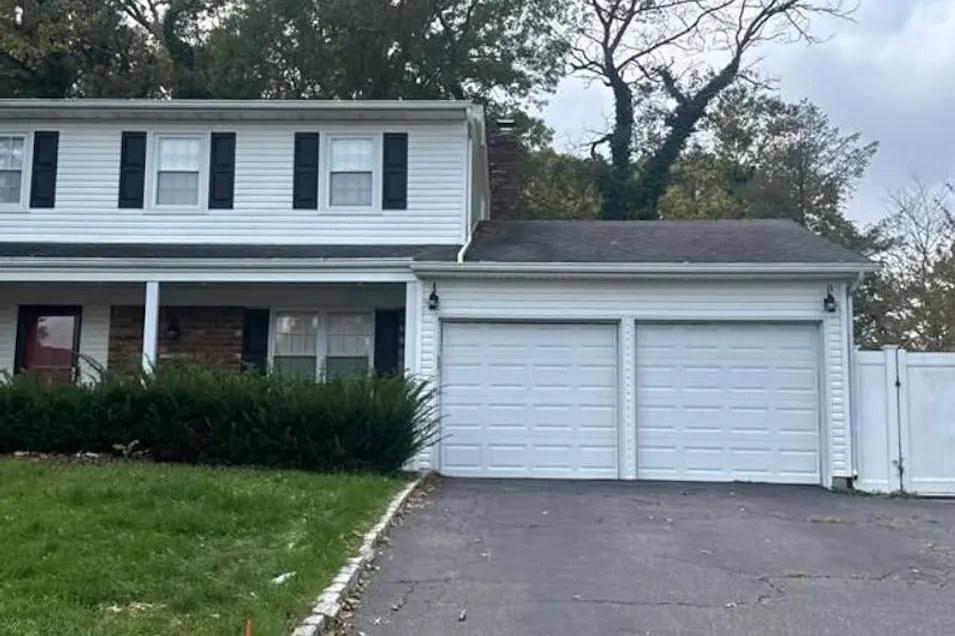 20 Beaumont Lane Lake Grove, NY 11755, Suffolk County