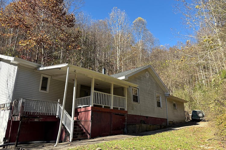 11 Carnation Rd Van Lear, KY 41265, Johnson County