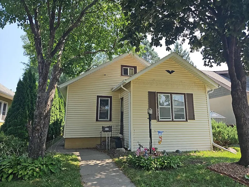 335 6th Ave S South St Paul, MN 55075, Dakota County
