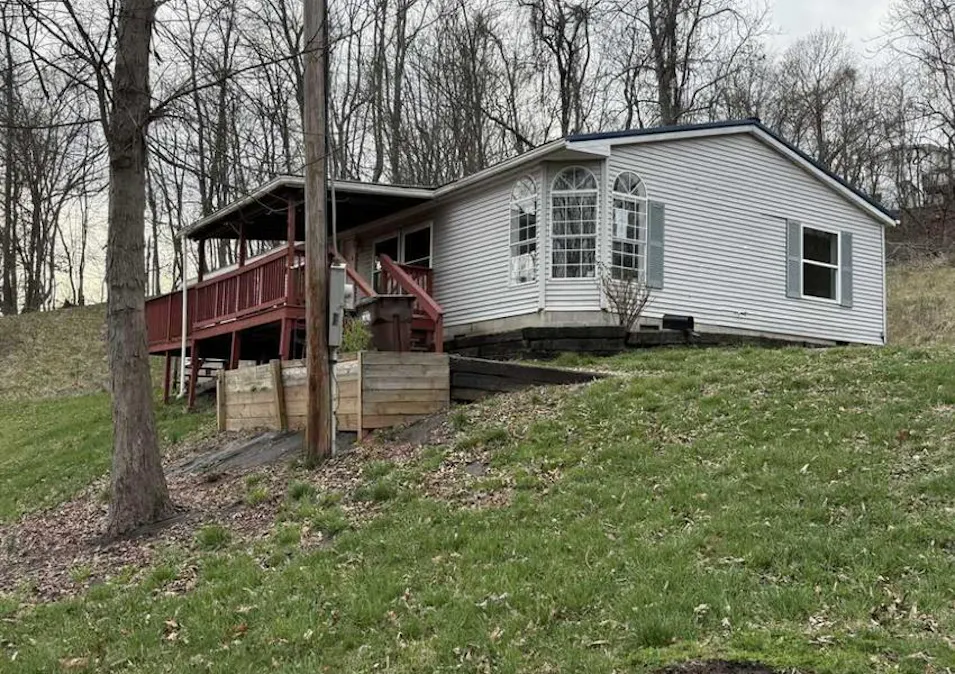 2510 Parkview Dr Belpre, OH 45714, Washington County