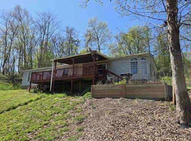 2510 Parkview Dr Belpre, OH 45714, Washington County