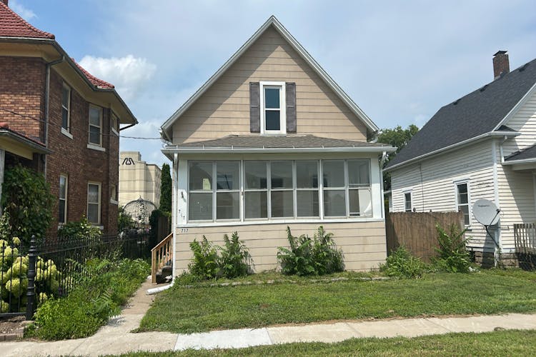 717 17th Avenue Moline, IL 61265, Rock Island County