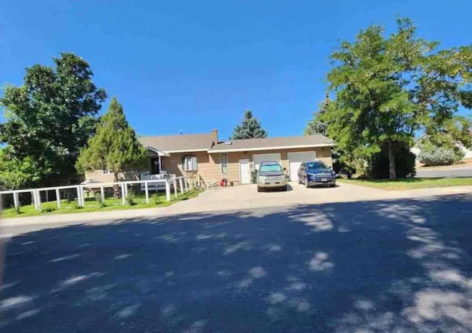 200 S Russell Ave Douglas, WY 82633, Converse County