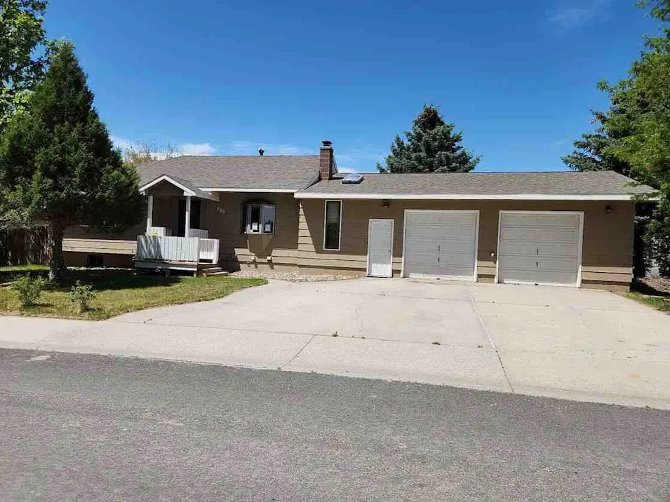 200 S Russell Ave Douglas, WY 82633, Converse County