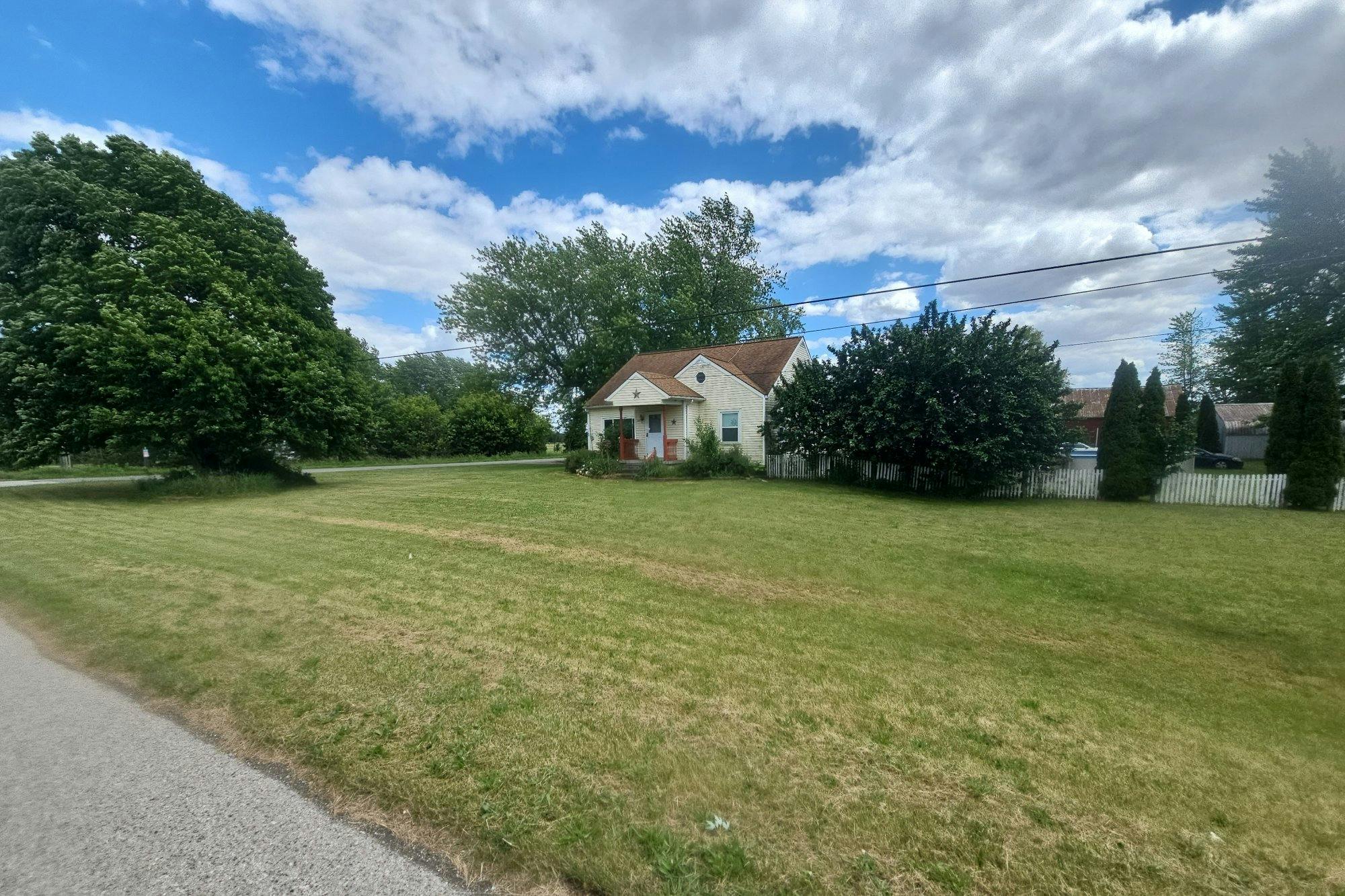 Peet Rd, Chesaning, MI 48616