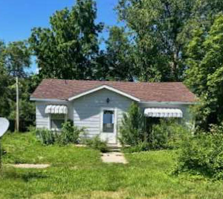 110 E North St Goodland, IN 47948, Newton County