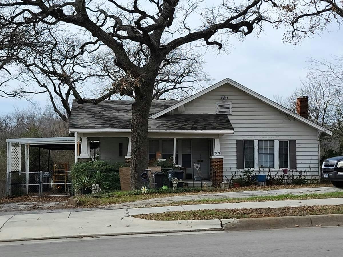 Handley Dr, Fort Worth, TX 76112