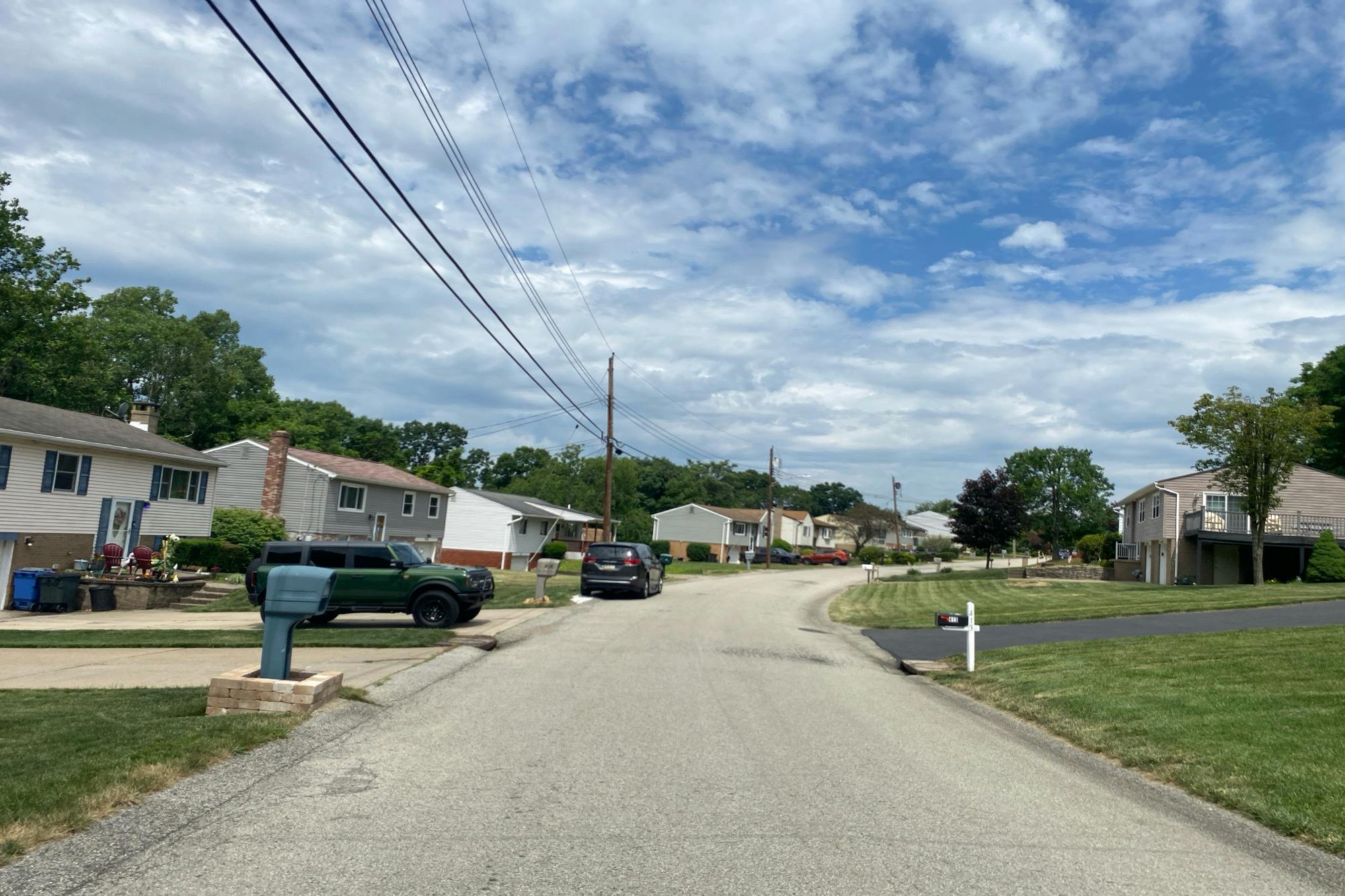 Diehl Dr, Mckeesport, PA 15132