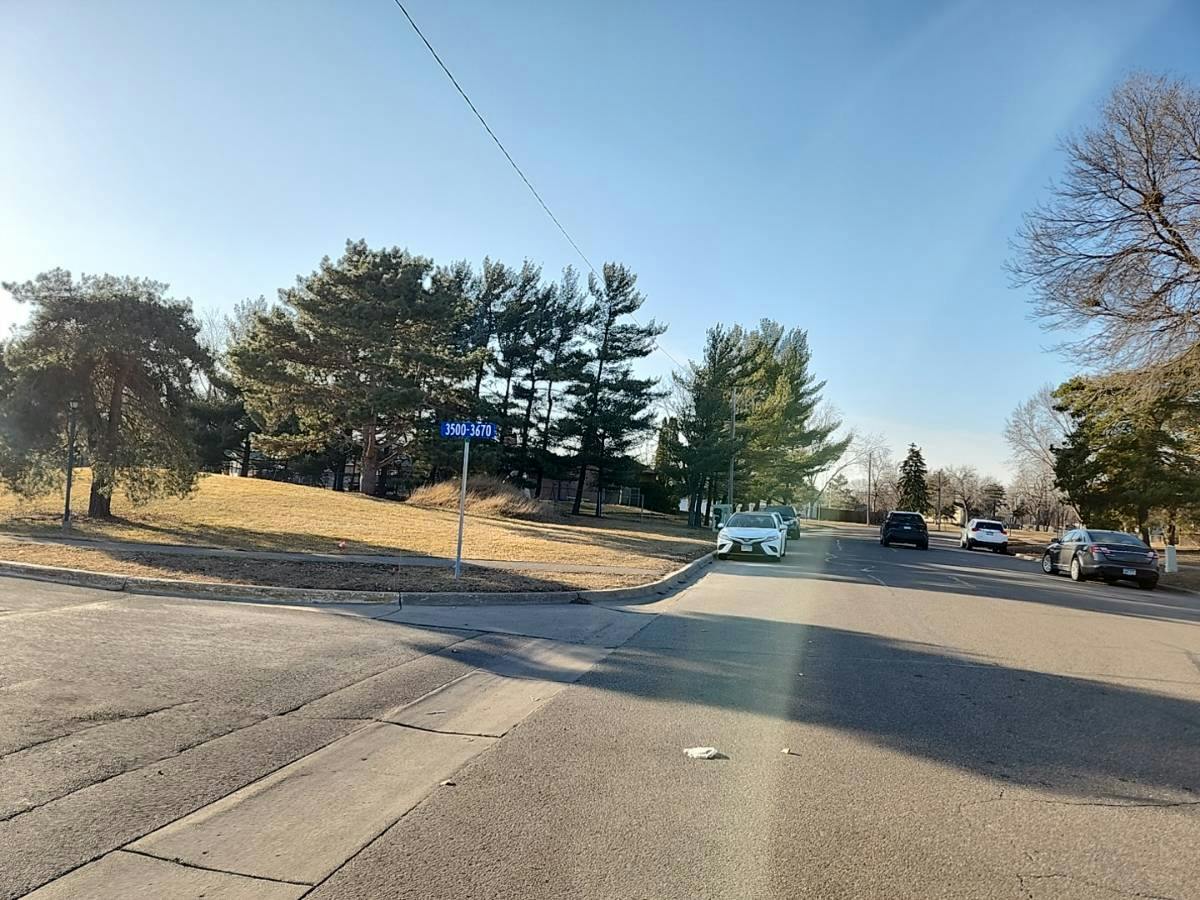 Lad Pkwy, Minneapolis, MN 55443