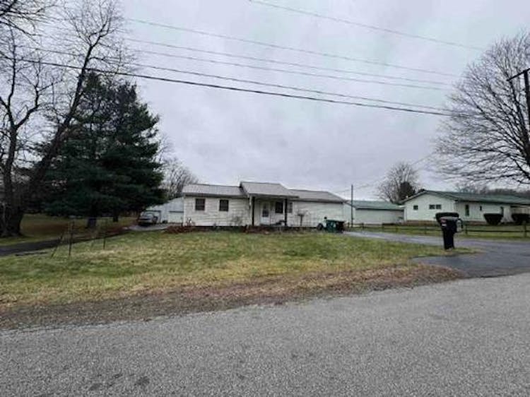 7528 Goodland Ave Se Waynesburg, OH 44688, Stark County