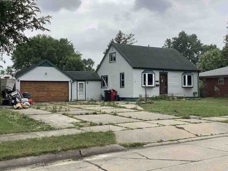 19530 Connecticut St Roseville, MI 48066, MacOmb County