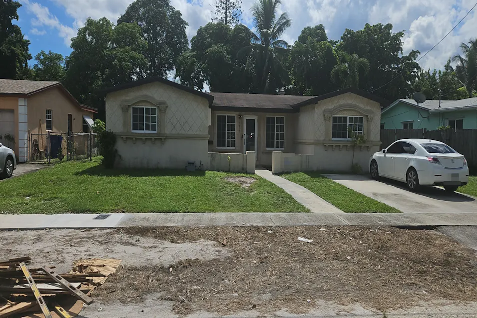 3698 NW 39th St Lauderdale Lakes, FL 33309, Broward County