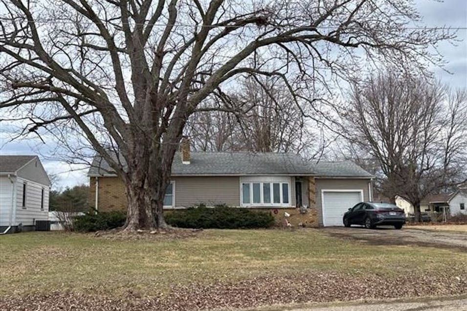 30 North 20th Avenue Canton, IL 61520, Fulton County