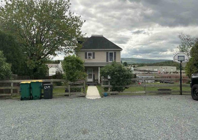 610 Ringgold St Waynesboro, PA 17268, Franklin County