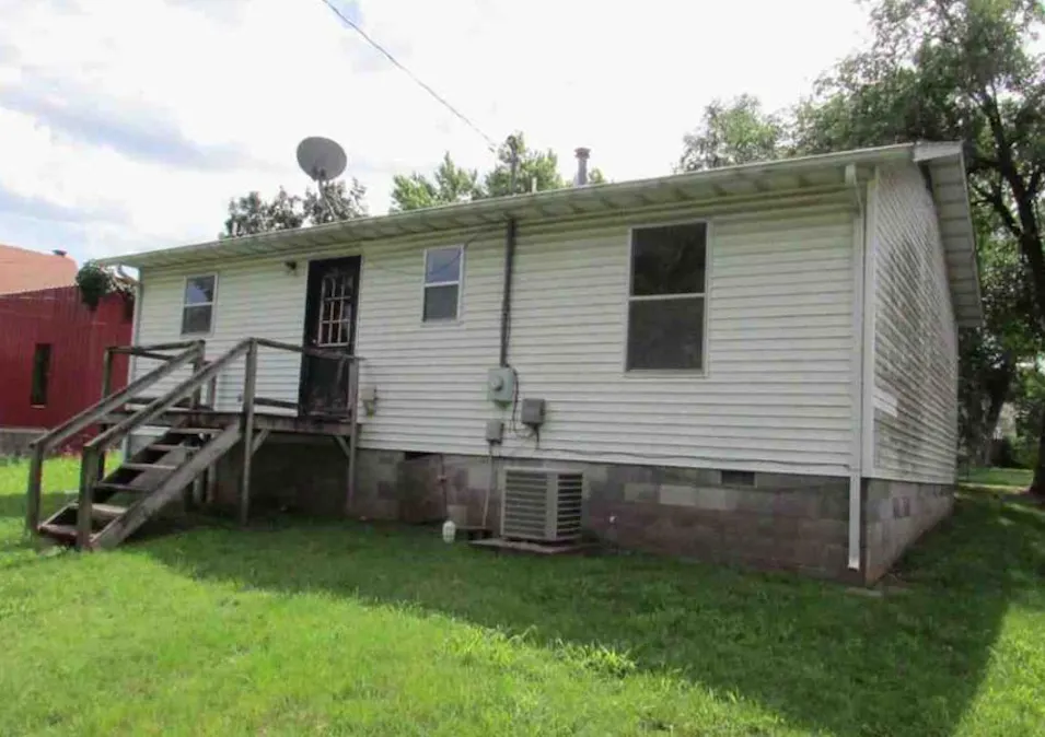 807 N 3rd St Monett, MO 65708, Barry County