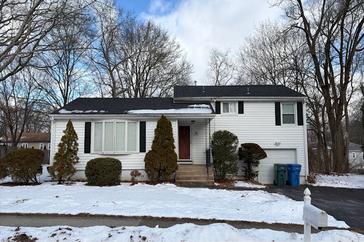 57 Carroll Road Hamden, CT 06517, New Haven County