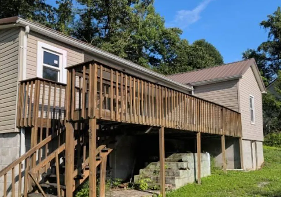 32 Hummingbird Lane Hazard, KY 41701, Perry County