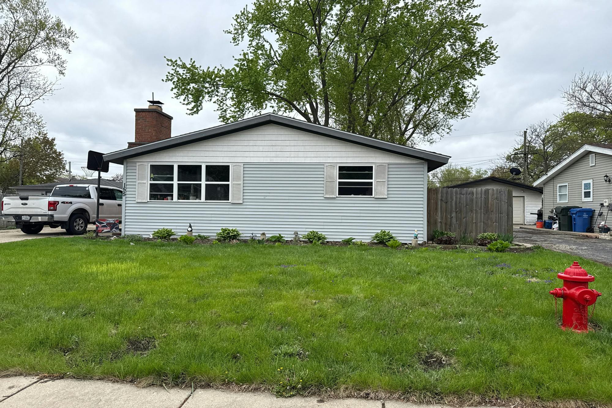 Sioux Ave, Carpentersville, IL 60110