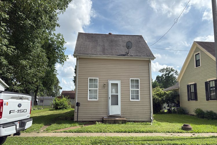 104 East South St Mascoutah, IL 62258, St. Clair County