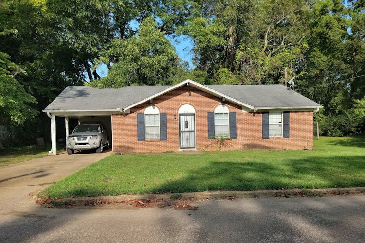 272 Chickasaw Street Holly Springs, MS 38635, Marshall County