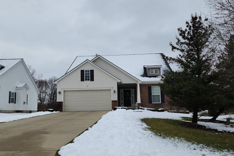 14 Skyline Dr Howell, MI 48843, Livingston County