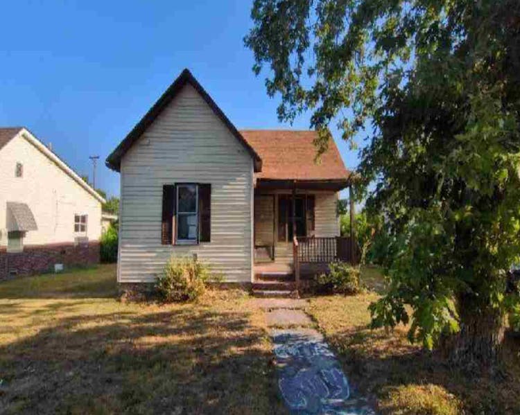 1029 Chestnut St Carthage, MO 64836, Jasper County