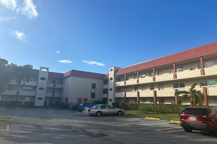 3001 Sunrise Lakes Dr E Apt 3 Sunrise, FL 33322, Broward County